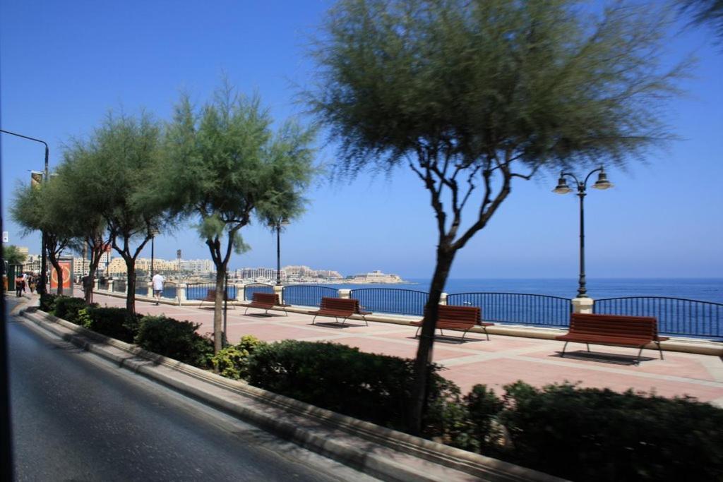 Saint Julian's Modern Apartment Steps To St George'S Bay מראה חיצוני תמונה